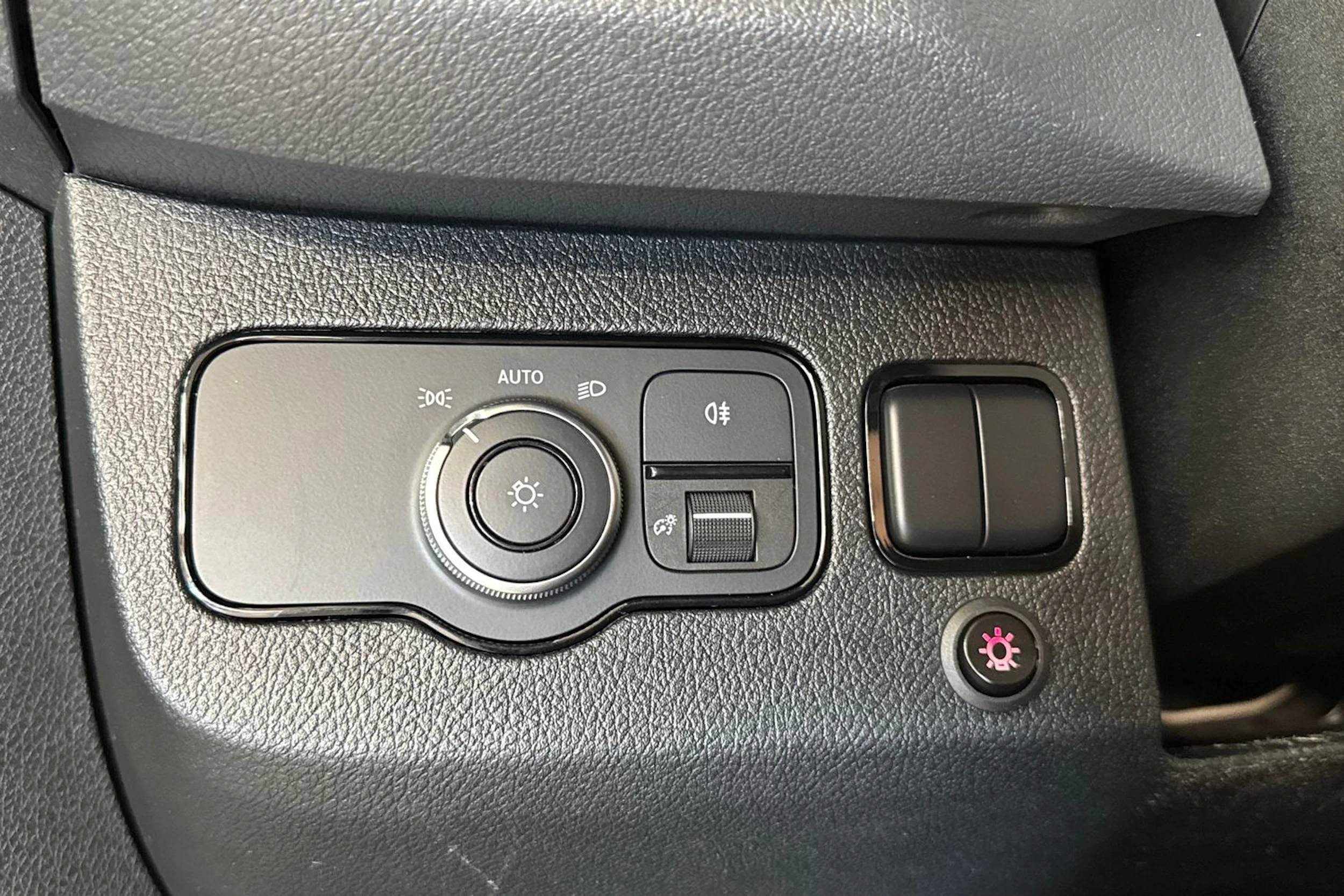 valkoinen Mercedes-Benz Sprinter 2023 kuva 25.