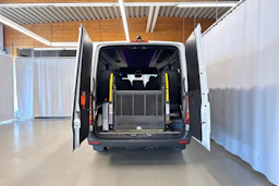 valkoinen Mercedes-Benz Sprinter 2023 kuva 30.