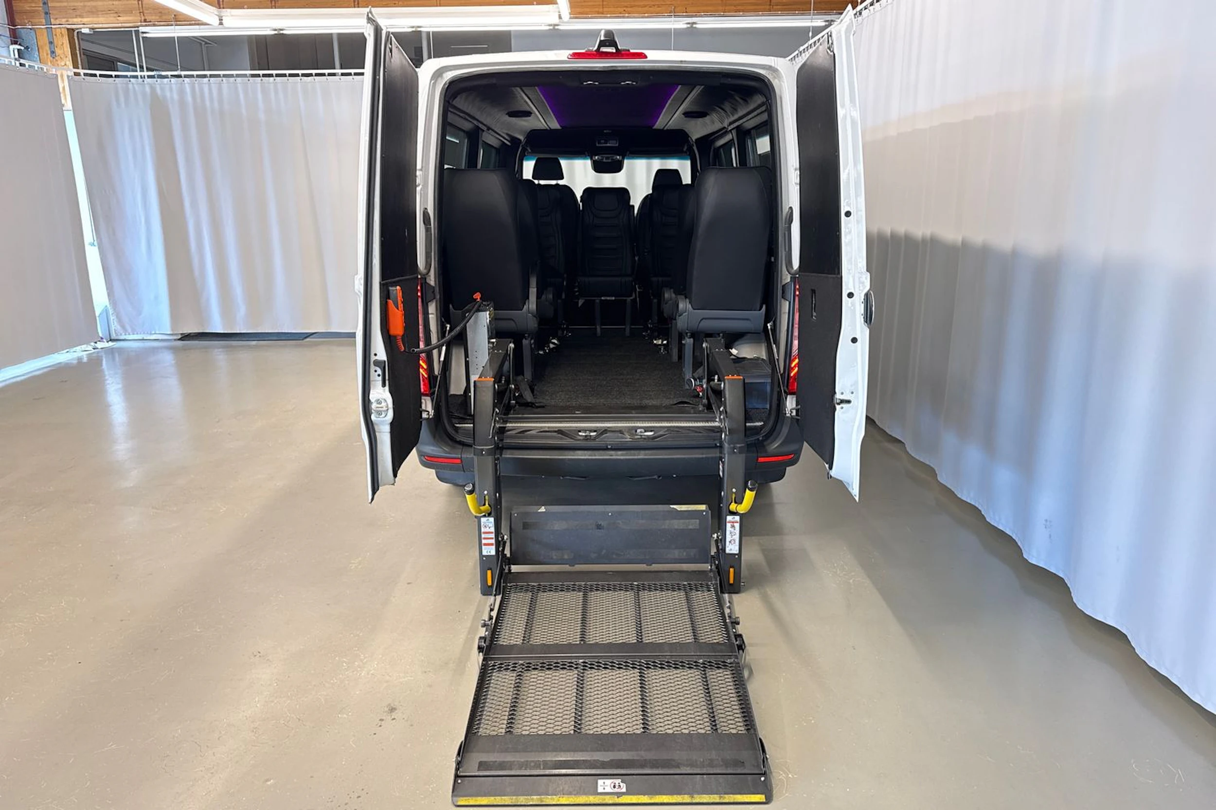 valkoinen Mercedes-Benz Sprinter 2023 kuva 31.