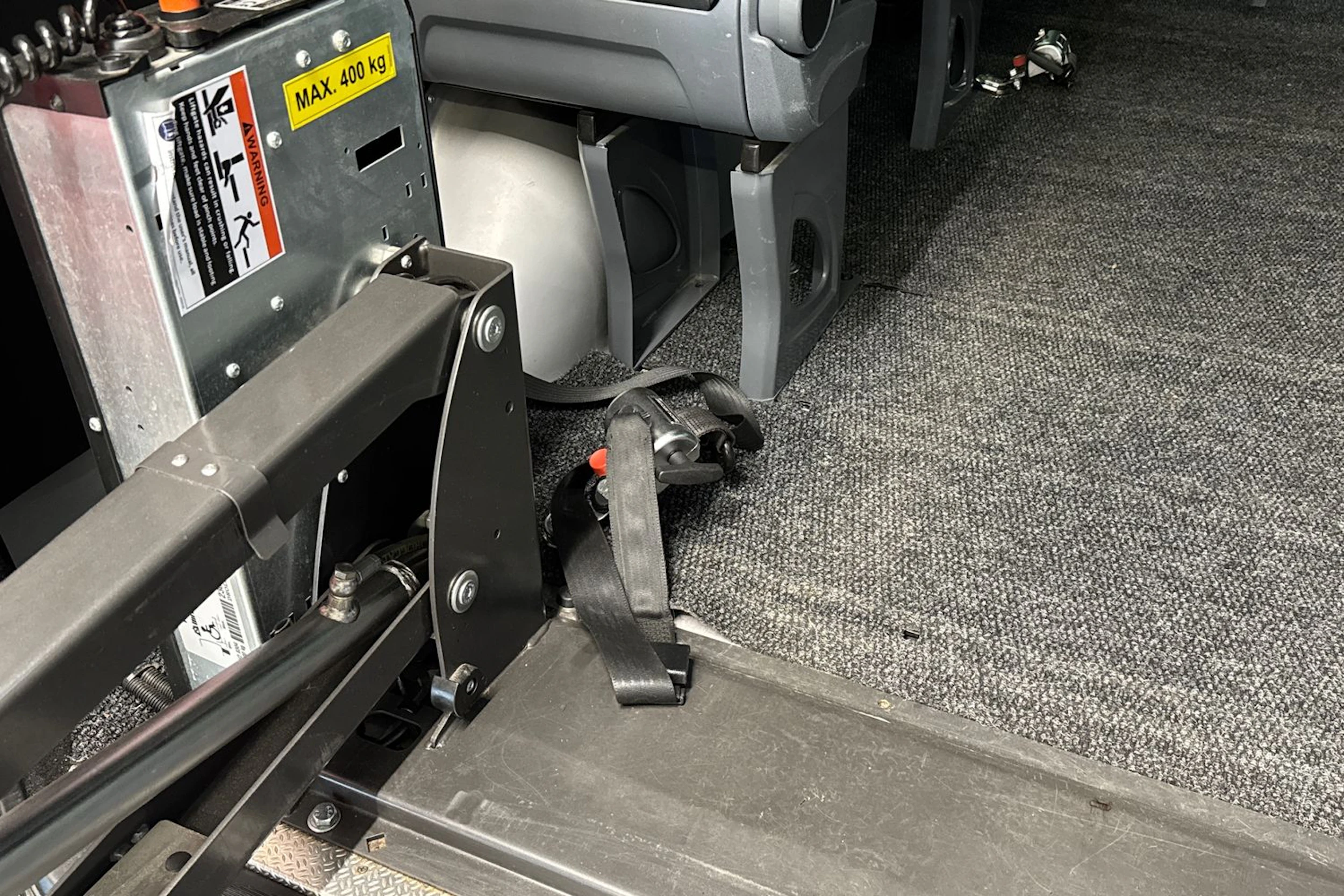 valkoinen Mercedes-Benz Sprinter 2023 kuva 33.