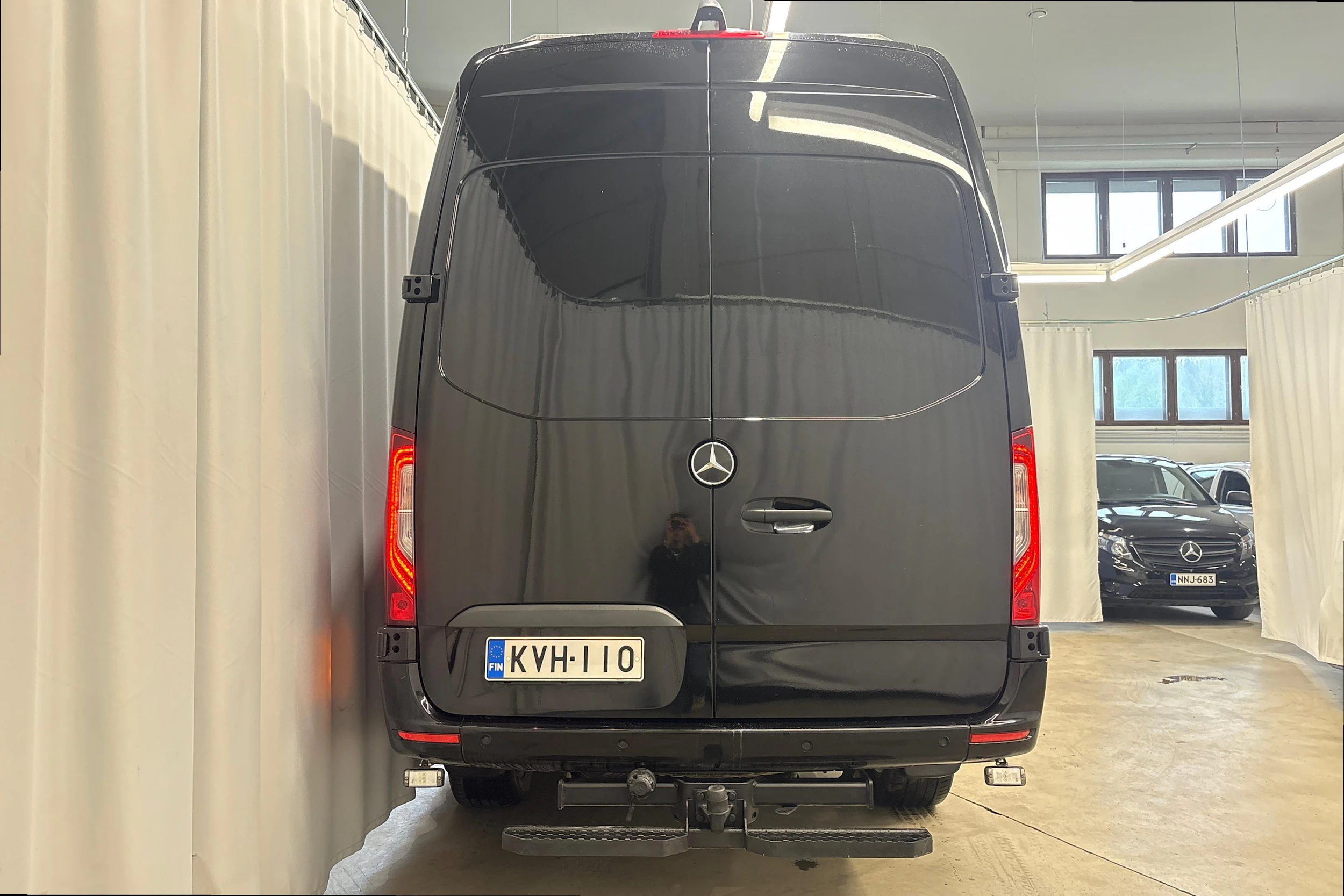musta Mercedes-Benz Sprinter 2023 kuva 3.
