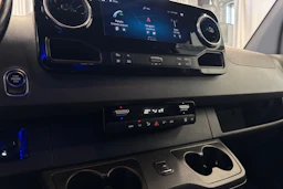 musta Mercedes-Benz Sprinter 2023 kuva 13.