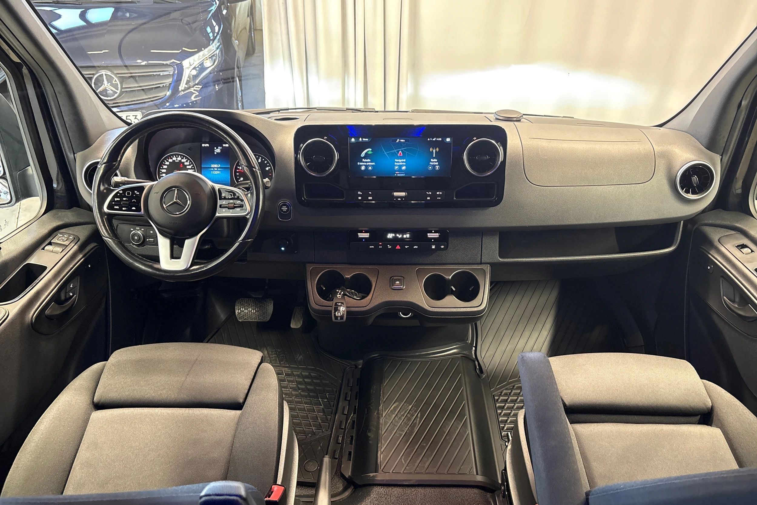 musta Mercedes-Benz Sprinter 2023 kuva 19.
