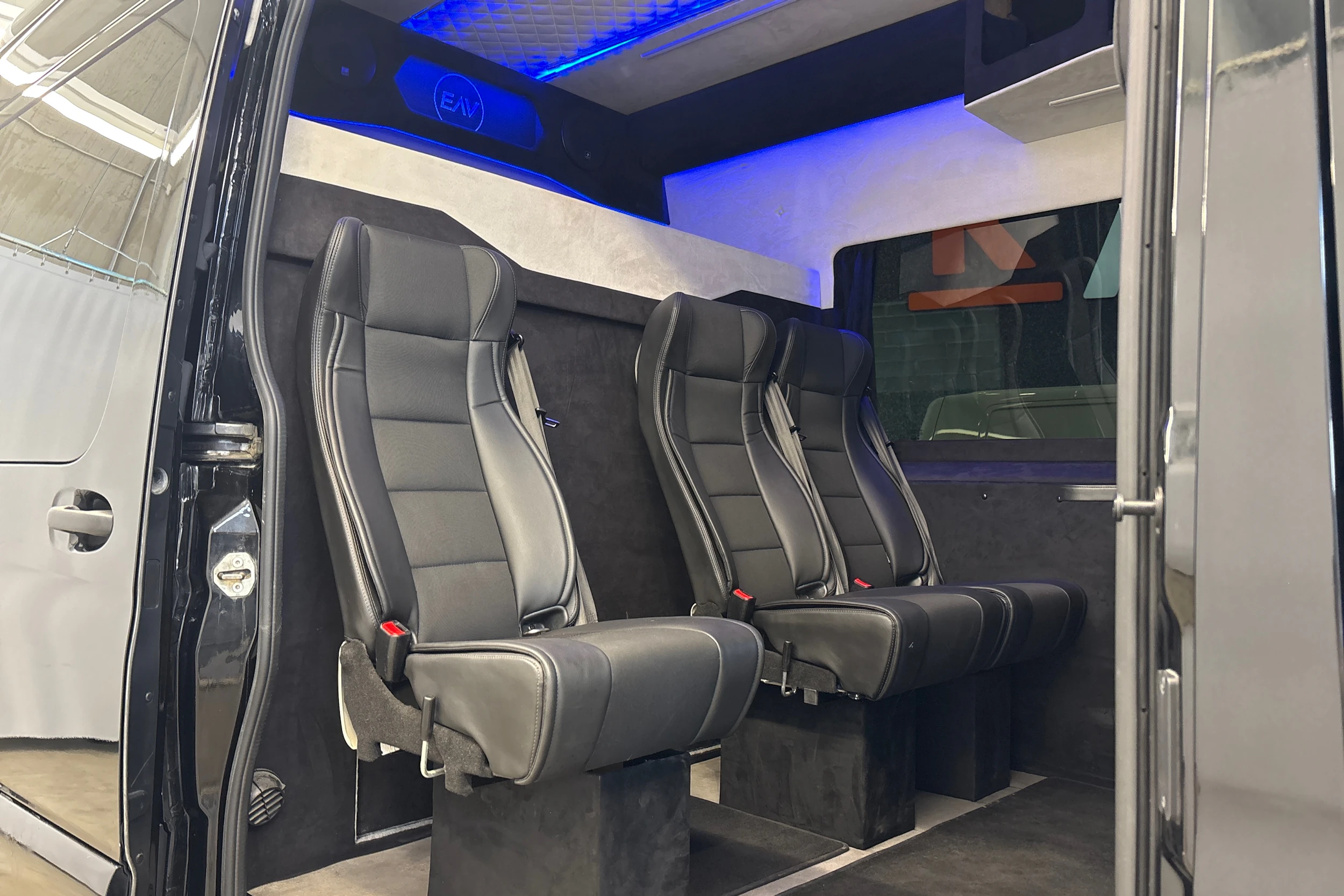 musta Mercedes-Benz Sprinter 2023 kuva 20.