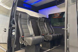 musta Mercedes-Benz Sprinter 2023 kuva 20.