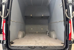 musta Mercedes-Benz Sprinter 2023 kuva 25.