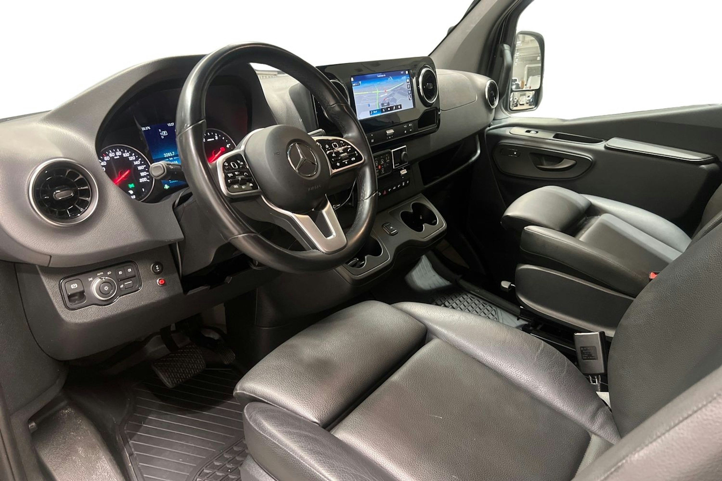 musta Mercedes-Benz Sprinter 2023 kuva 7.