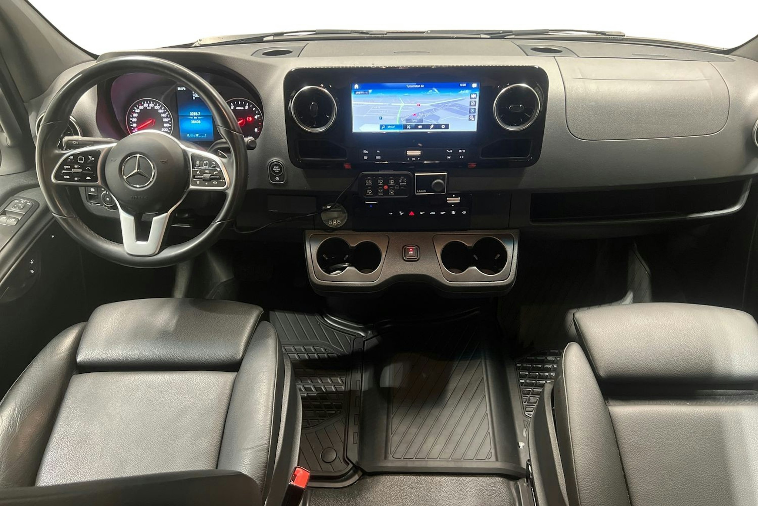 musta Mercedes-Benz Sprinter 2023 kuva 9.