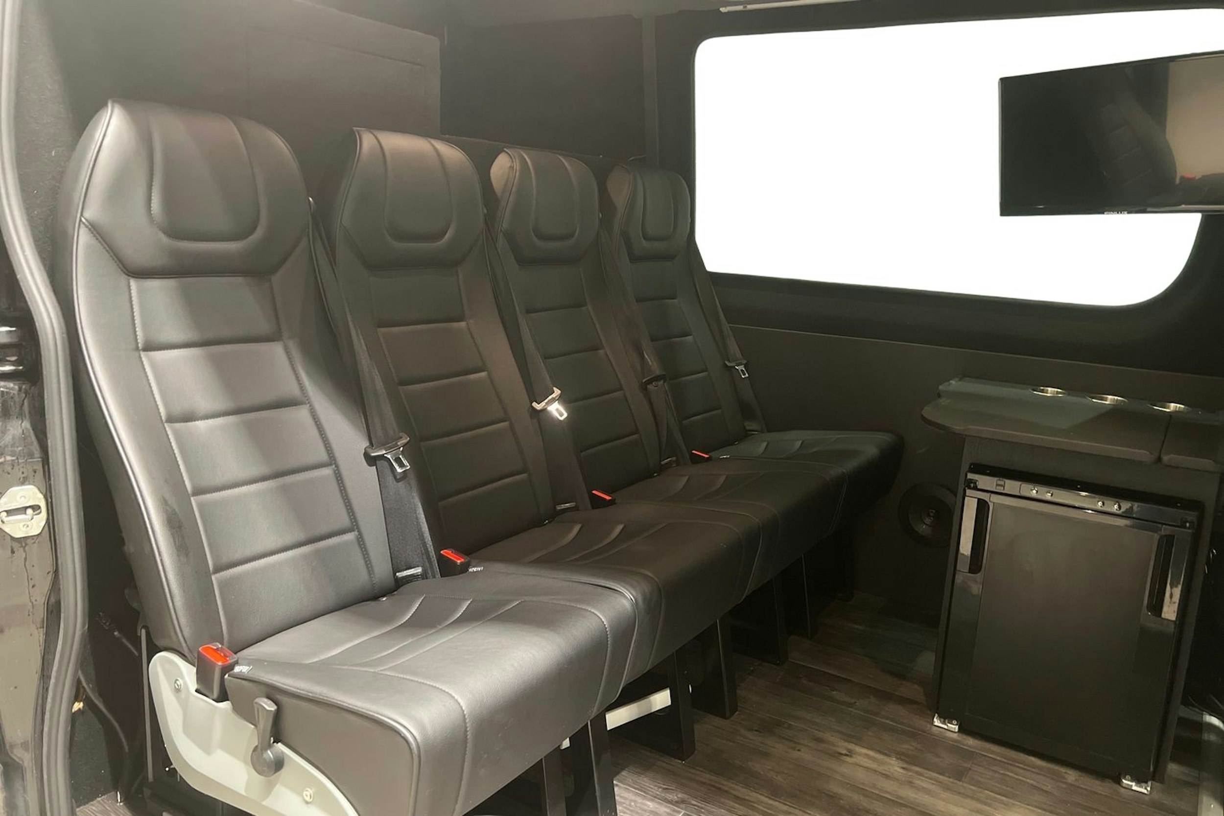 musta Mercedes-Benz Sprinter 2023 kuva 10.