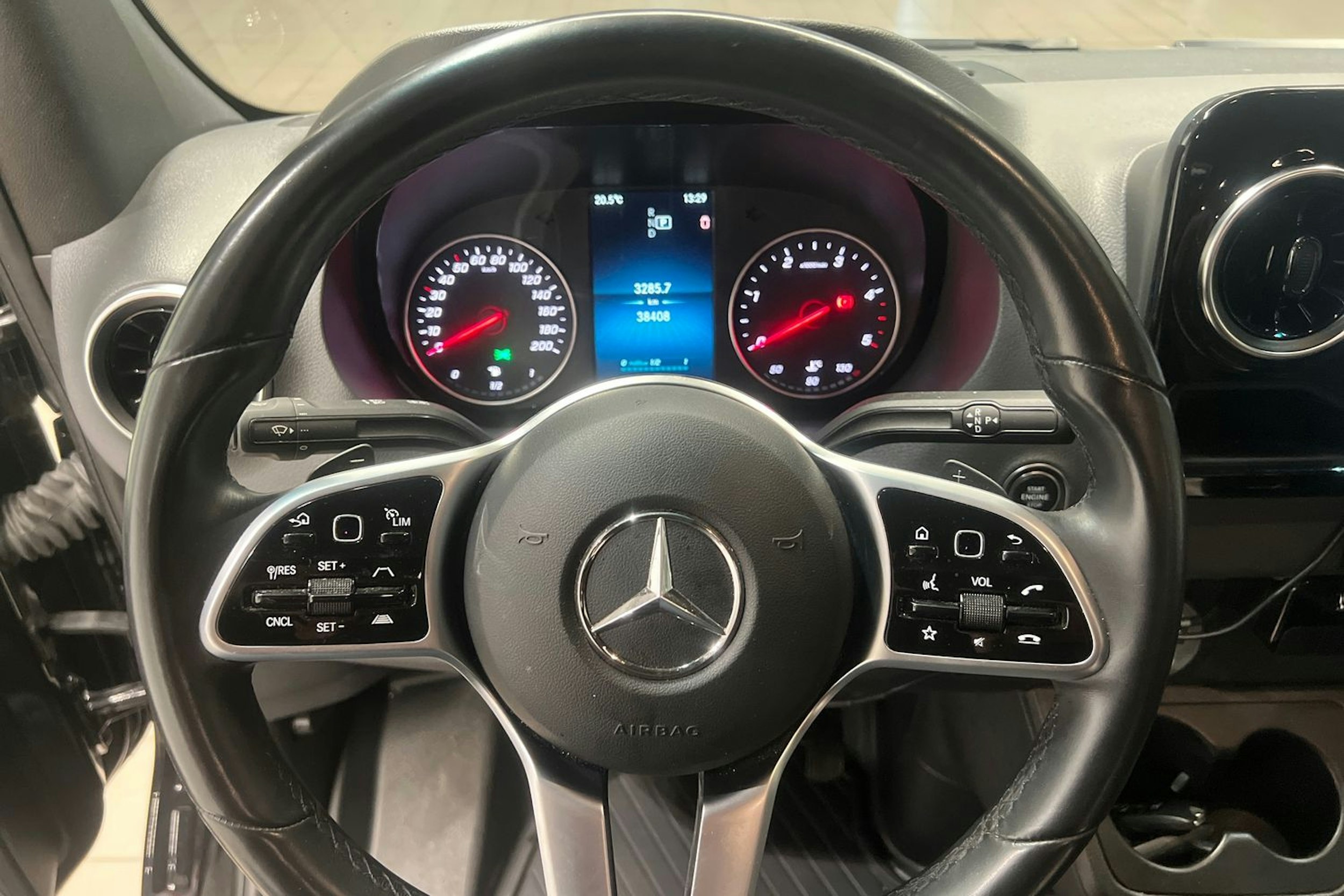 musta Mercedes-Benz Sprinter 2023 kuva 13.