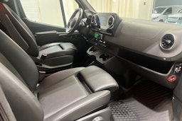 musta Mercedes-Benz Sprinter 2023 kuva 19.