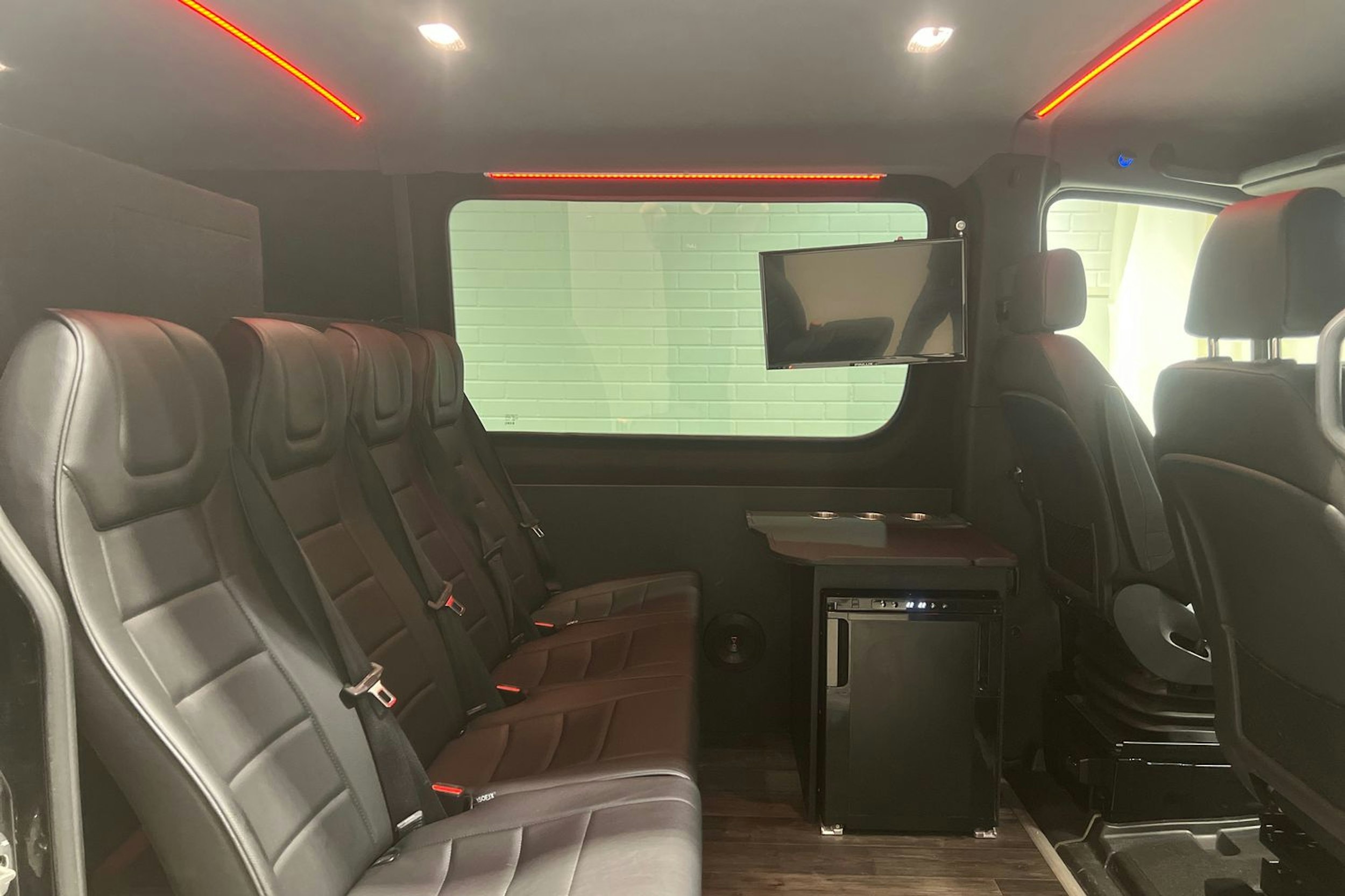 musta Mercedes-Benz Sprinter 2023 kuva 20.