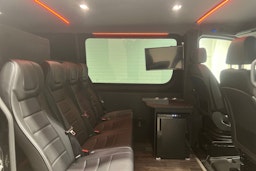 musta Mercedes-Benz Sprinter 2023 kuva 20.