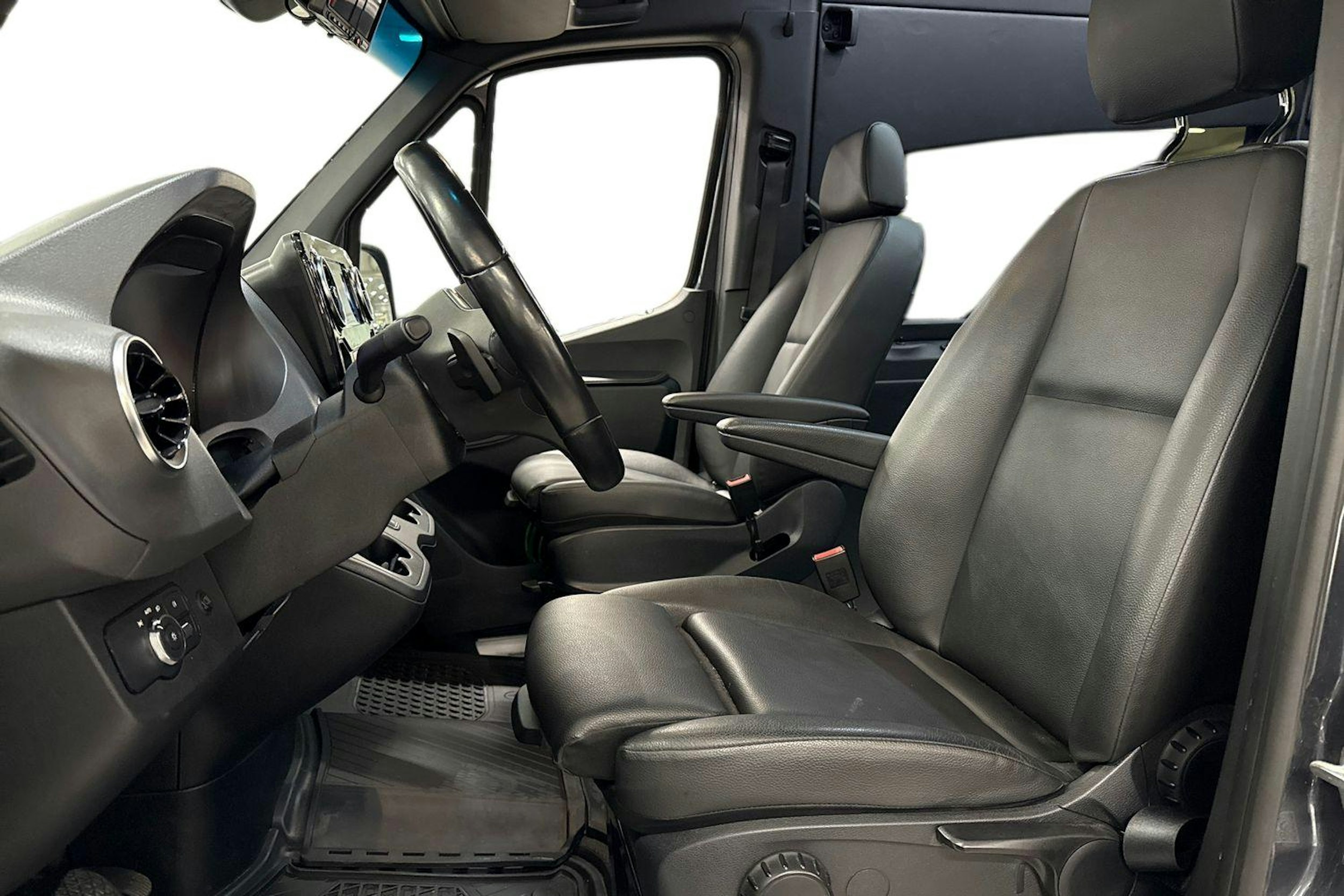 harmaa Mercedes-Benz Sprinter 2023 kuva 7.
