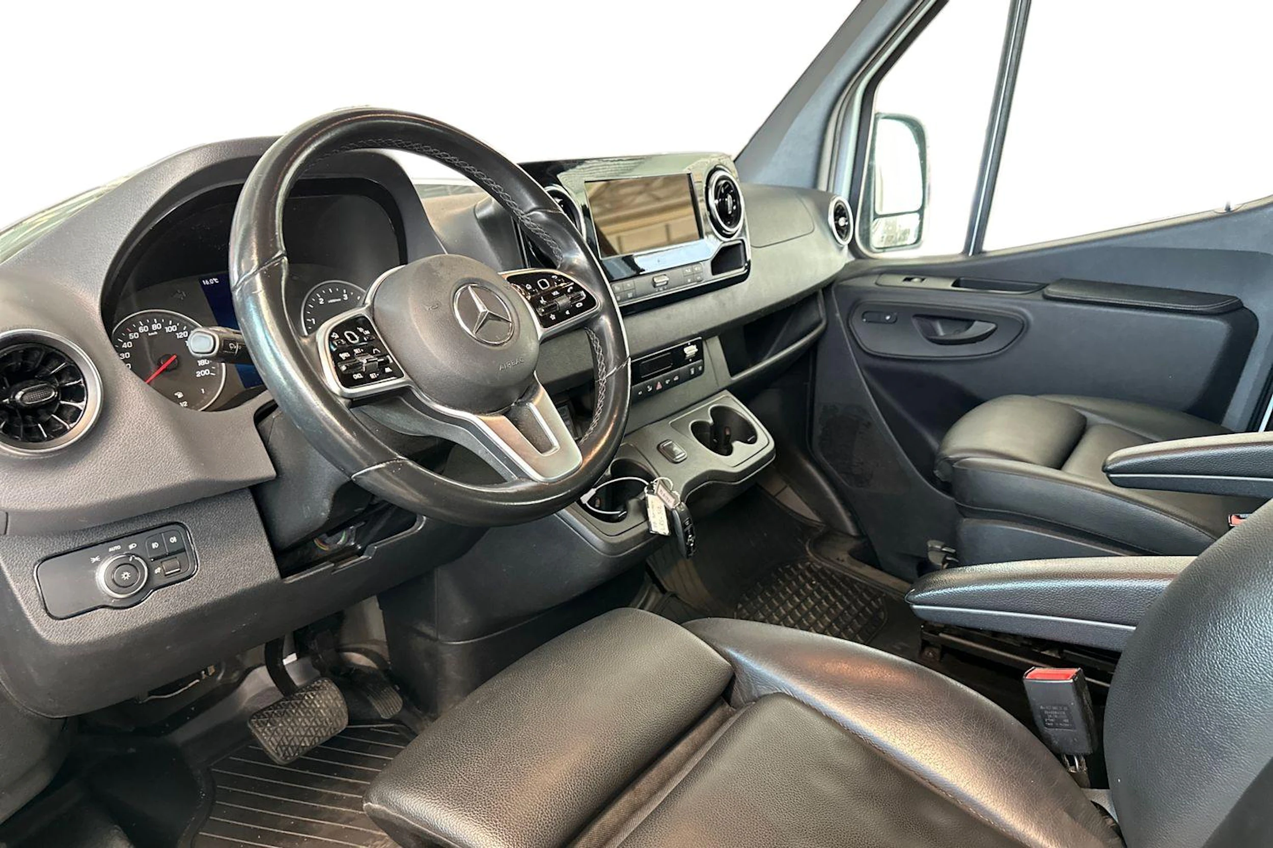 valkoinen Mercedes-Benz Sprinter 2023 kuva 8.