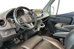 valkoinen Mercedes-Benz Sprinter 2023 kuva 8.