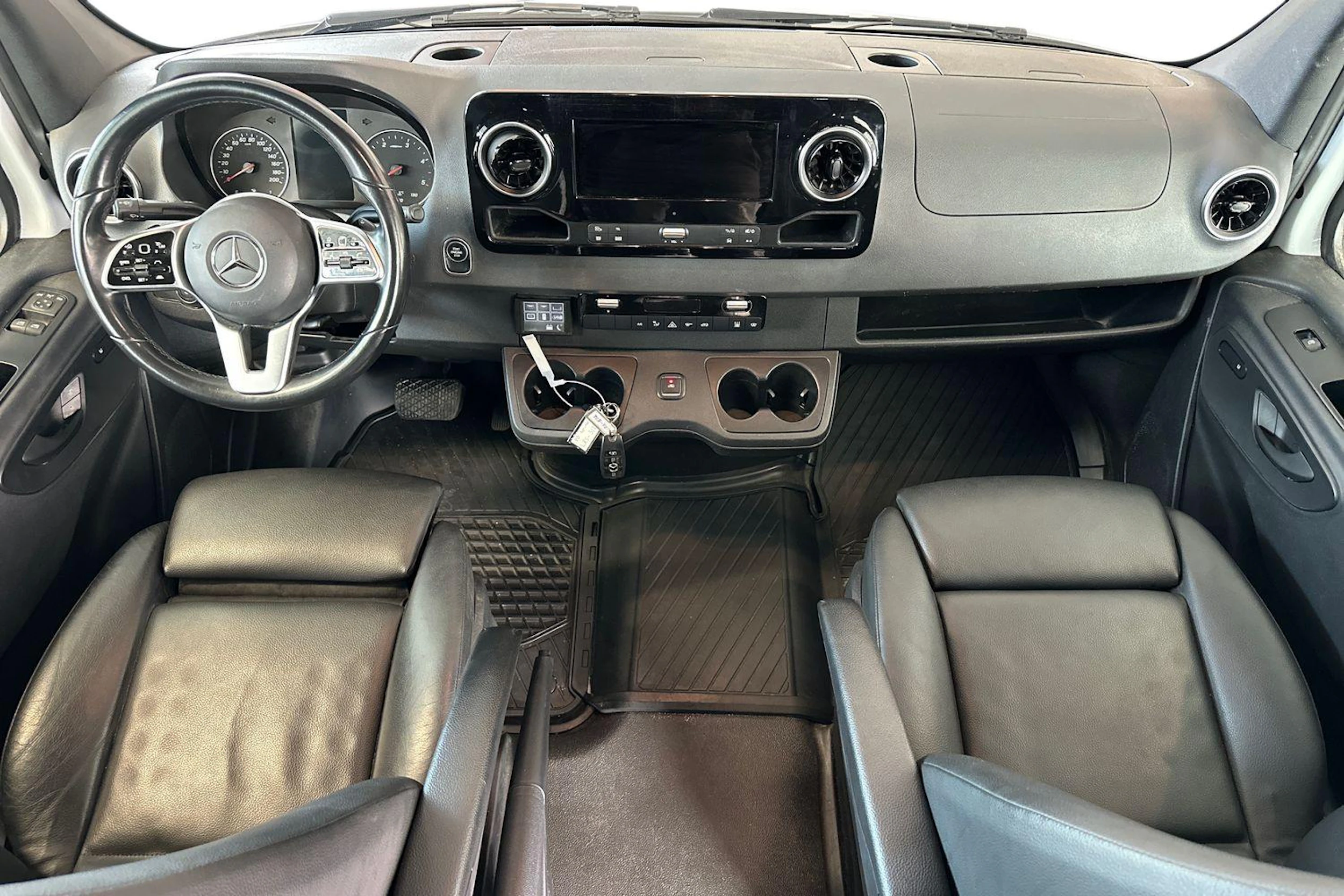 valkoinen Mercedes-Benz Sprinter 2023 kuva 9.
