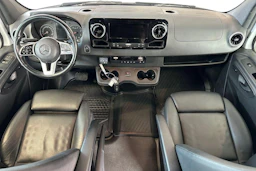 valkoinen Mercedes-Benz Sprinter 2023 kuva 9.