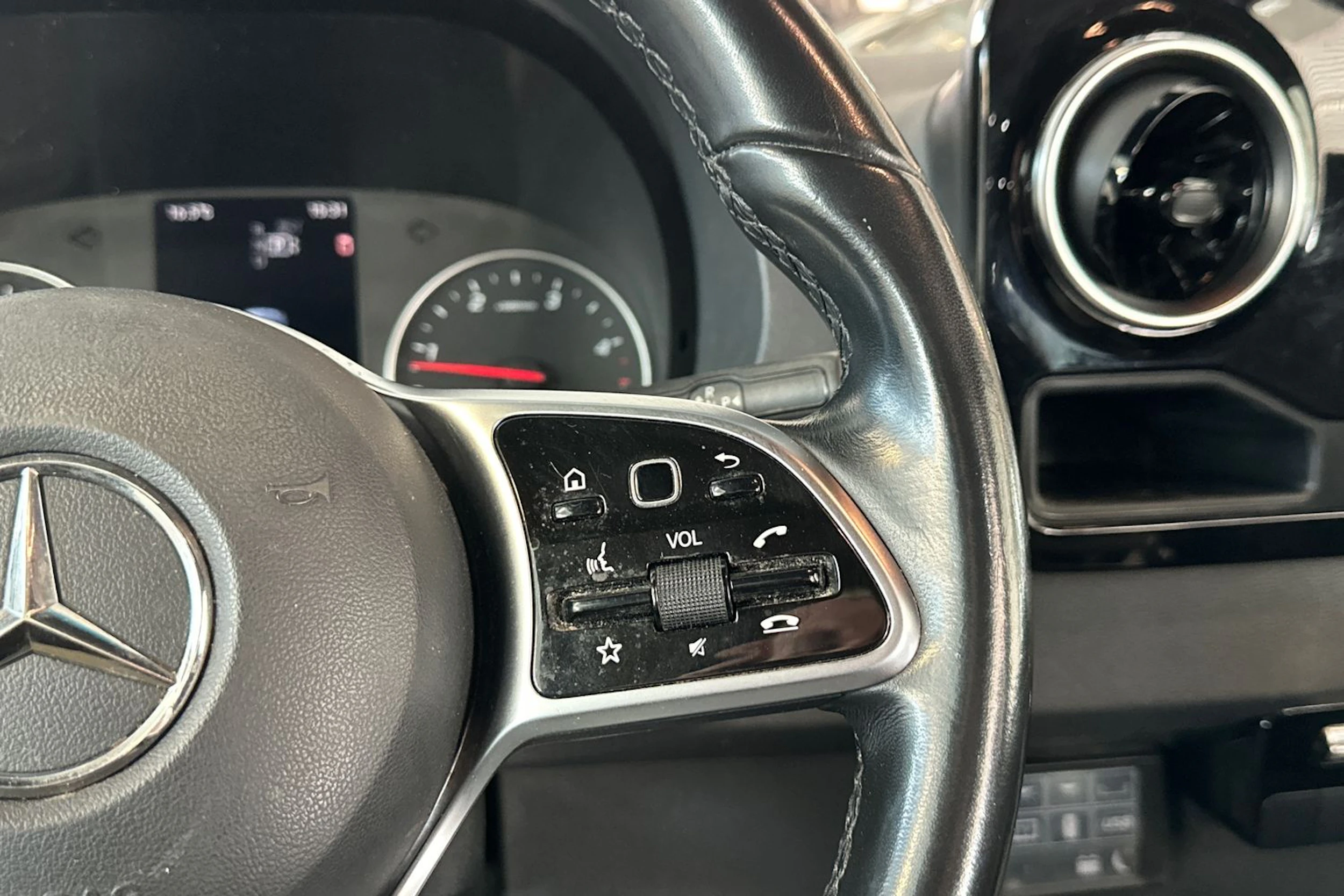 valkoinen Mercedes-Benz Sprinter 2023 kuva 16.