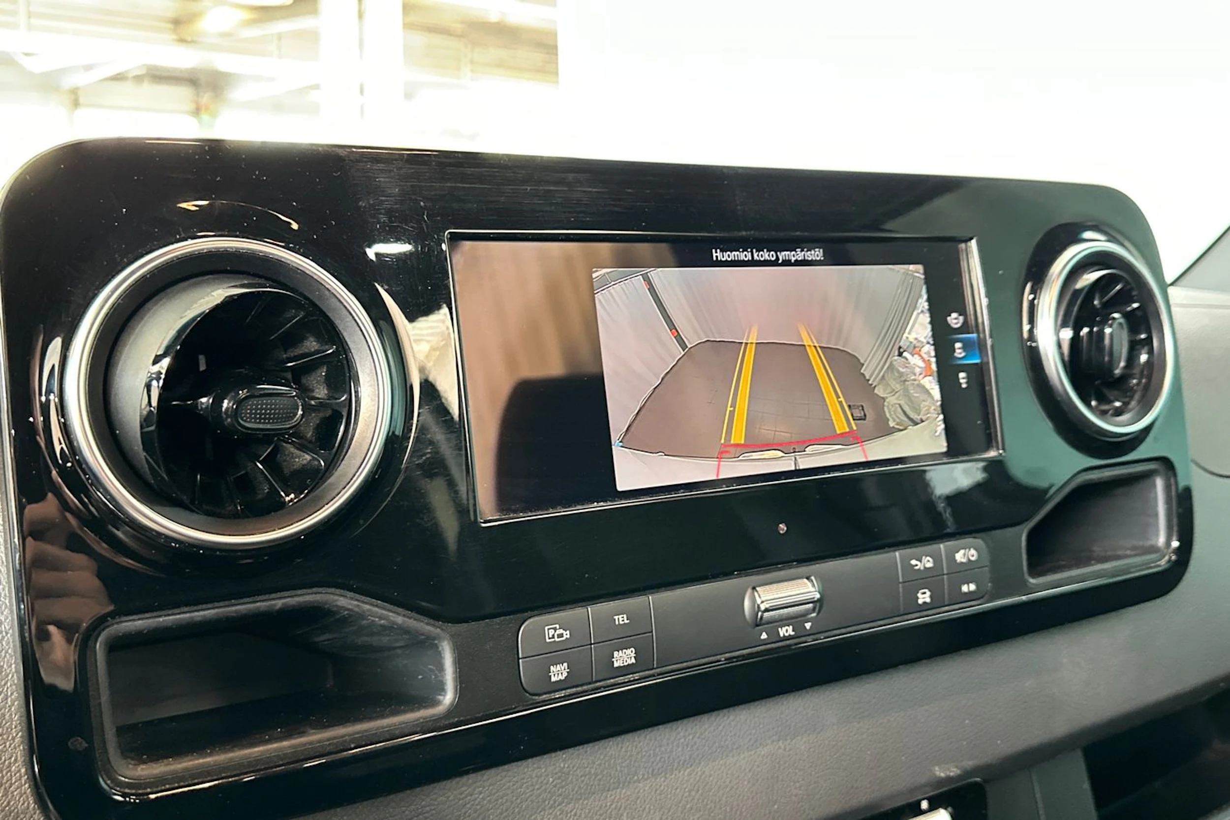 valkoinen Mercedes-Benz Sprinter 2023 kuva 17.