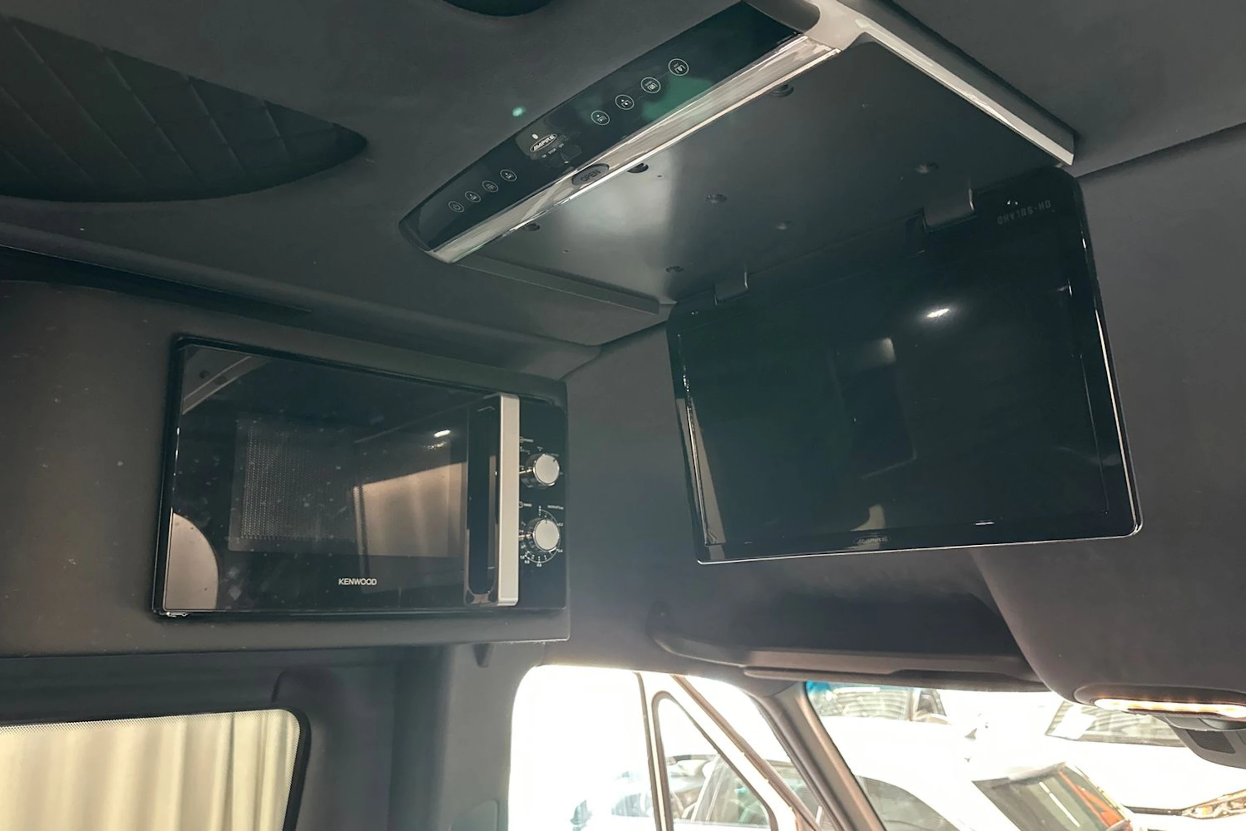 valkoinen Mercedes-Benz Sprinter 2023 kuva 23.