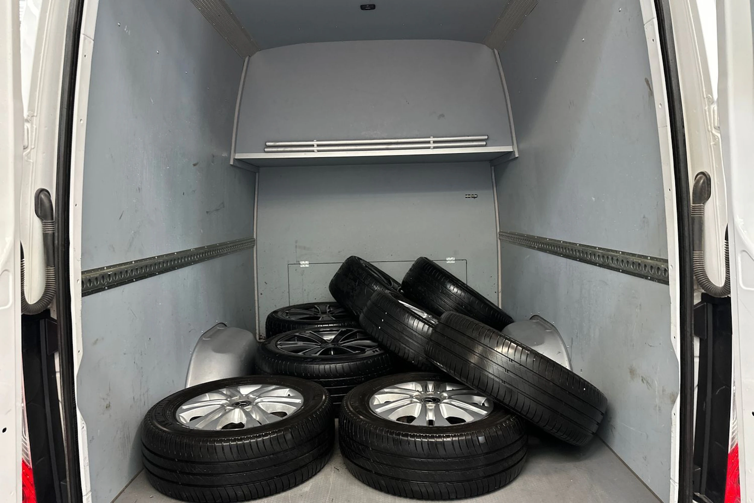 valkoinen Mercedes-Benz Sprinter 2023 kuva 28.