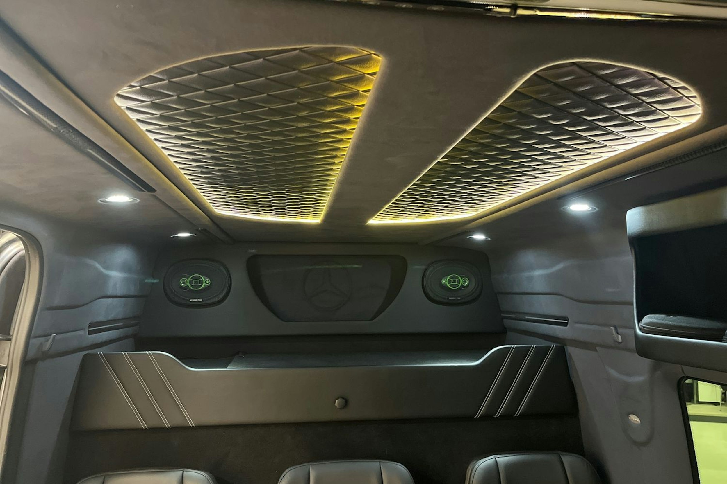 harmaa Mercedes-Benz Sprinter 2023 kuva 16.