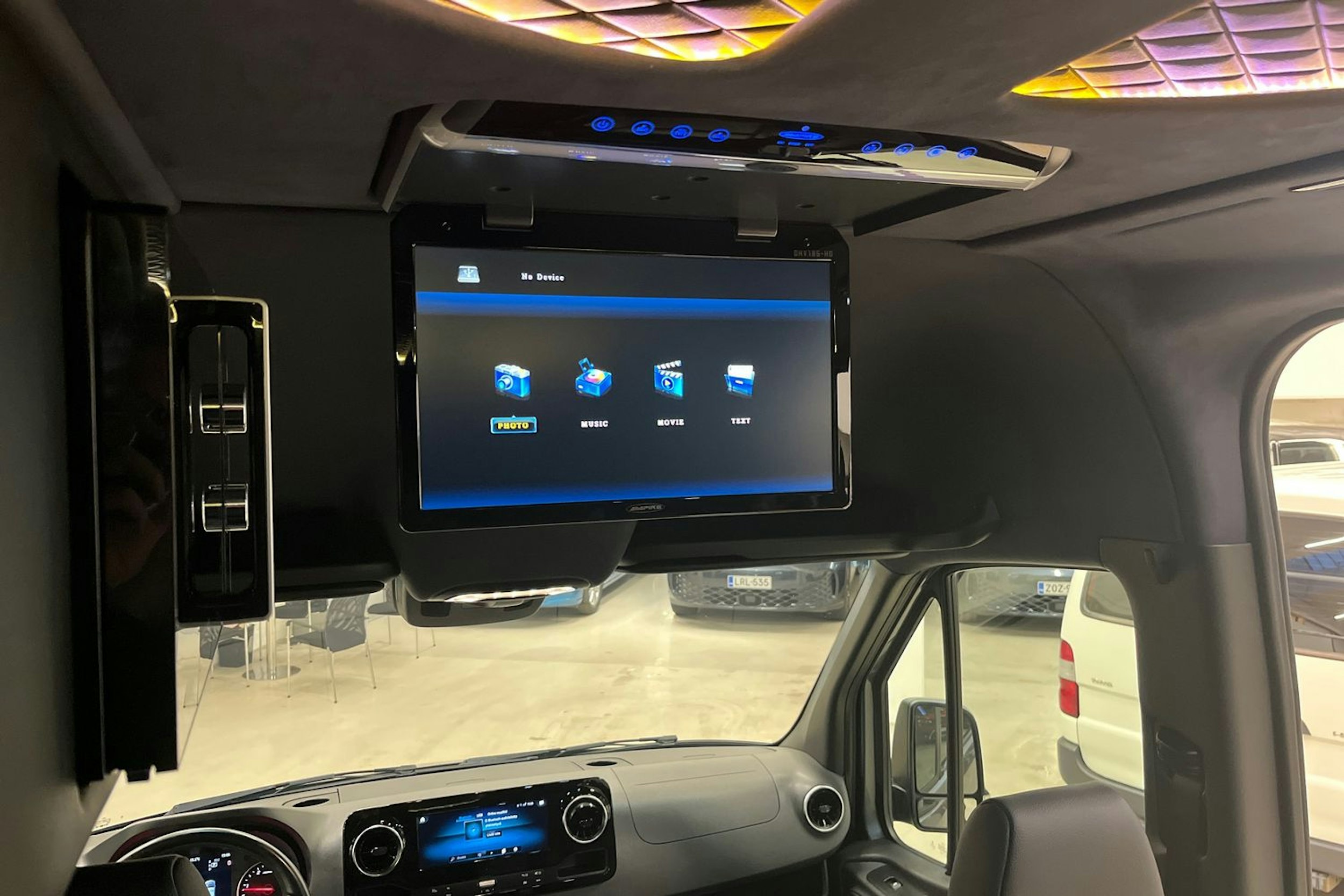 harmaa Mercedes-Benz Sprinter 2023 kuva 17.