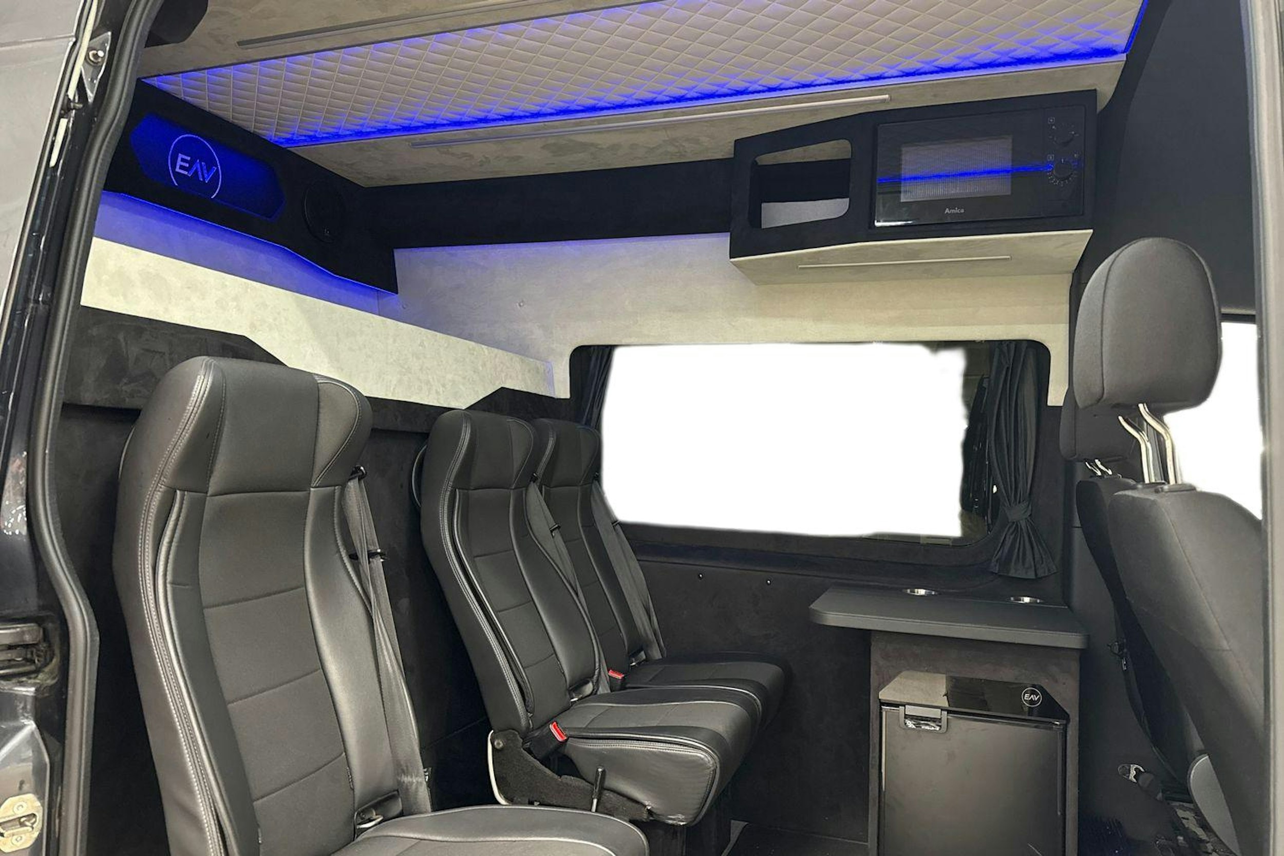 musta Mercedes-Benz Sprinter 2023 kuva 3.