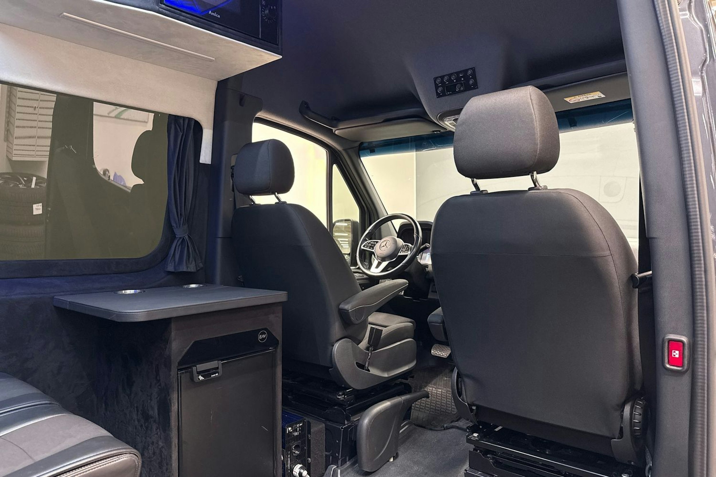 musta Mercedes-Benz Sprinter 2023 kuva 11.