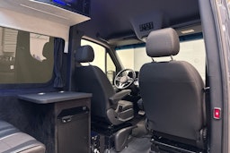 musta Mercedes-Benz Sprinter 2023 kuva 11.