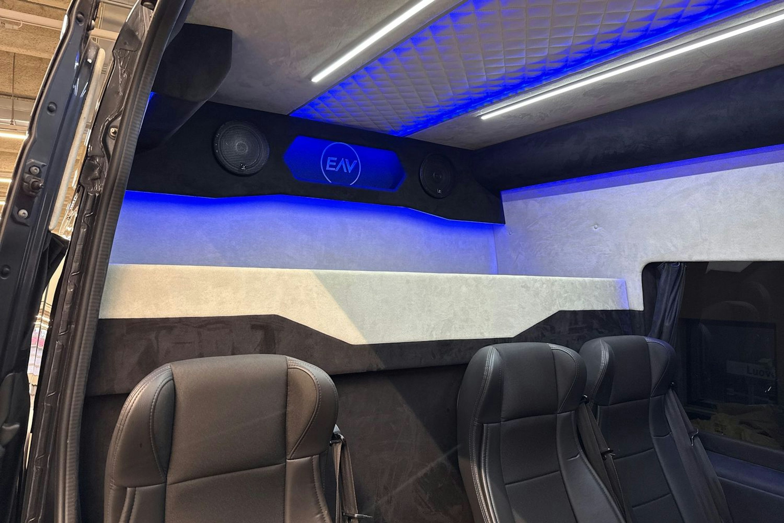 musta Mercedes-Benz Sprinter 2023 kuva 12.