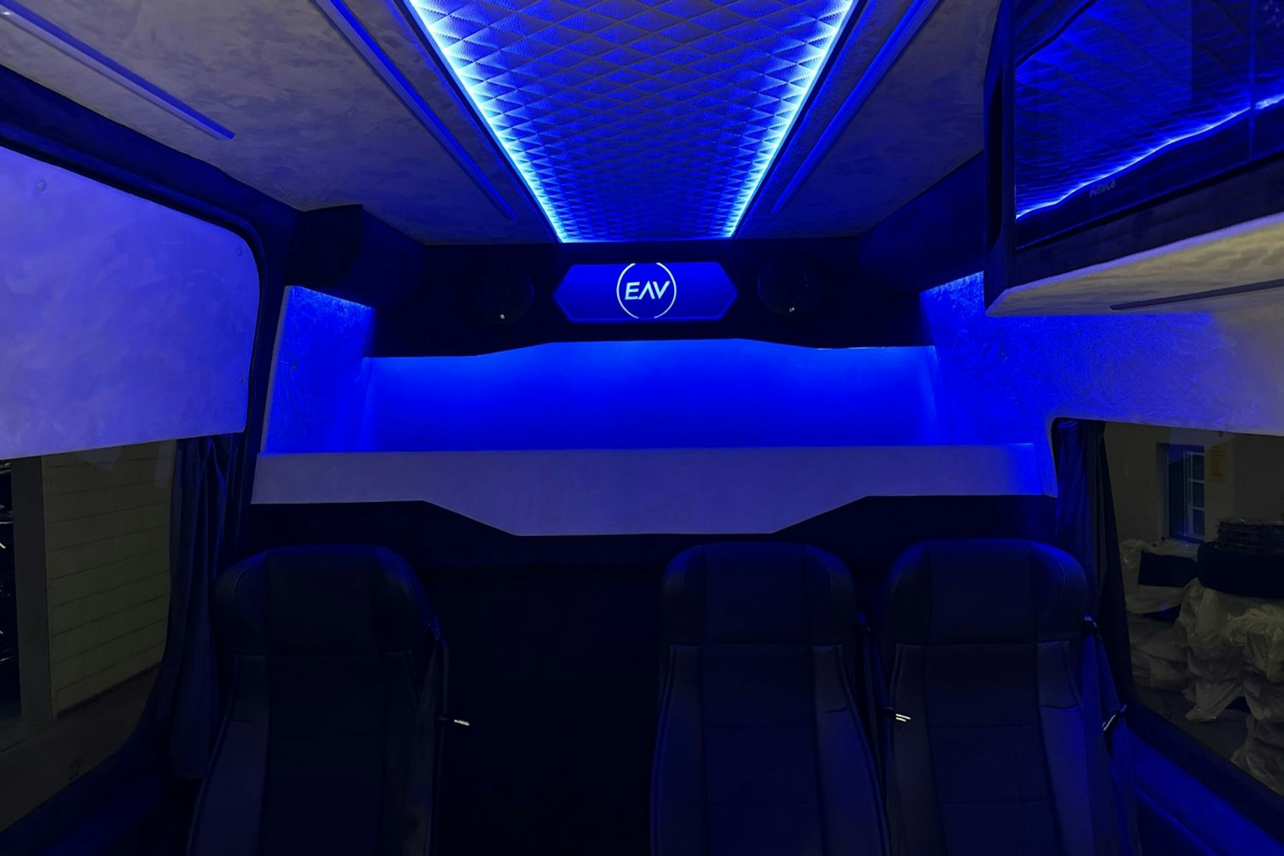 musta Mercedes-Benz Sprinter 2023 kuva 14.