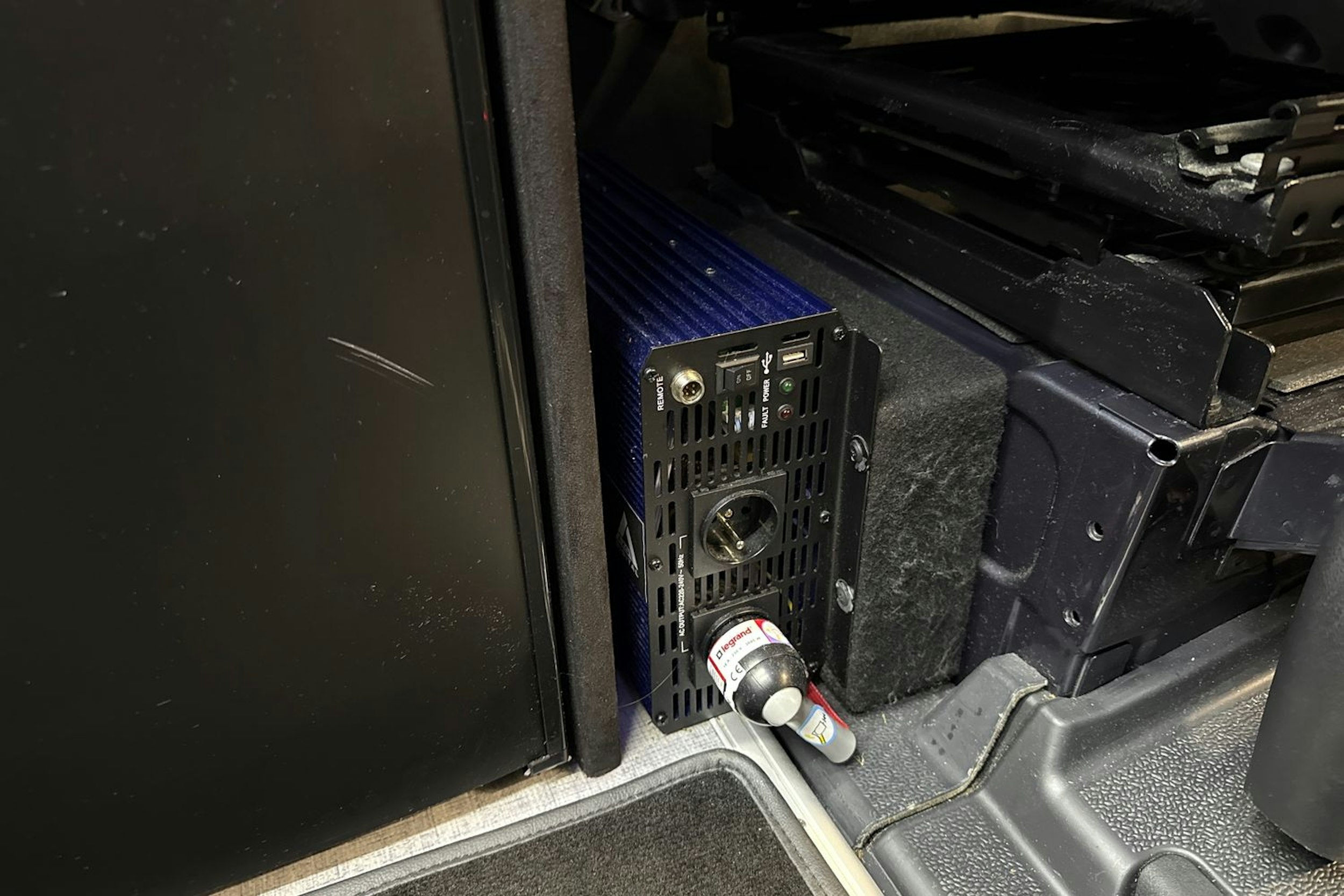 musta Mercedes-Benz Sprinter 2023 kuva 15.