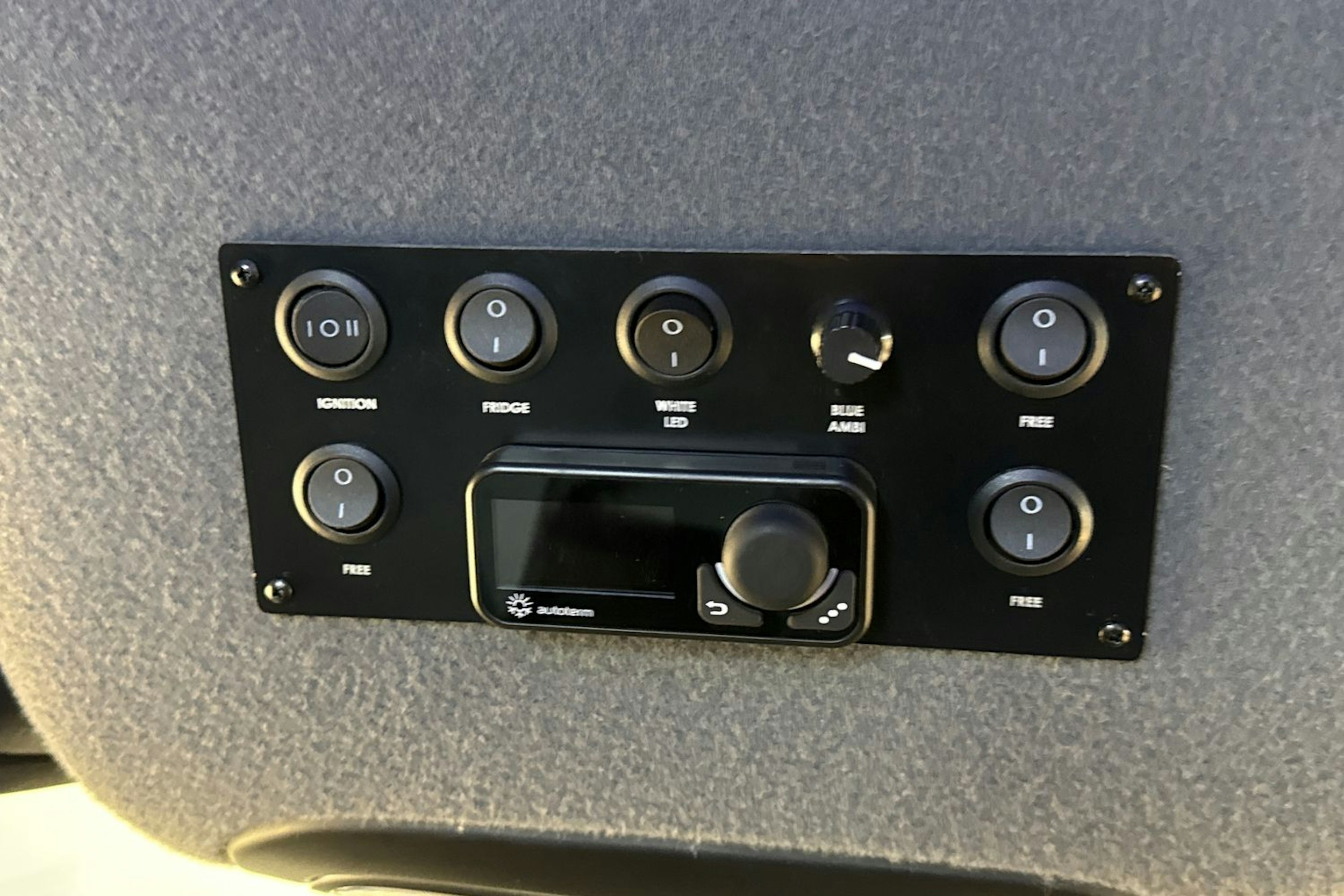 musta Mercedes-Benz Sprinter 2023 kuva 16.