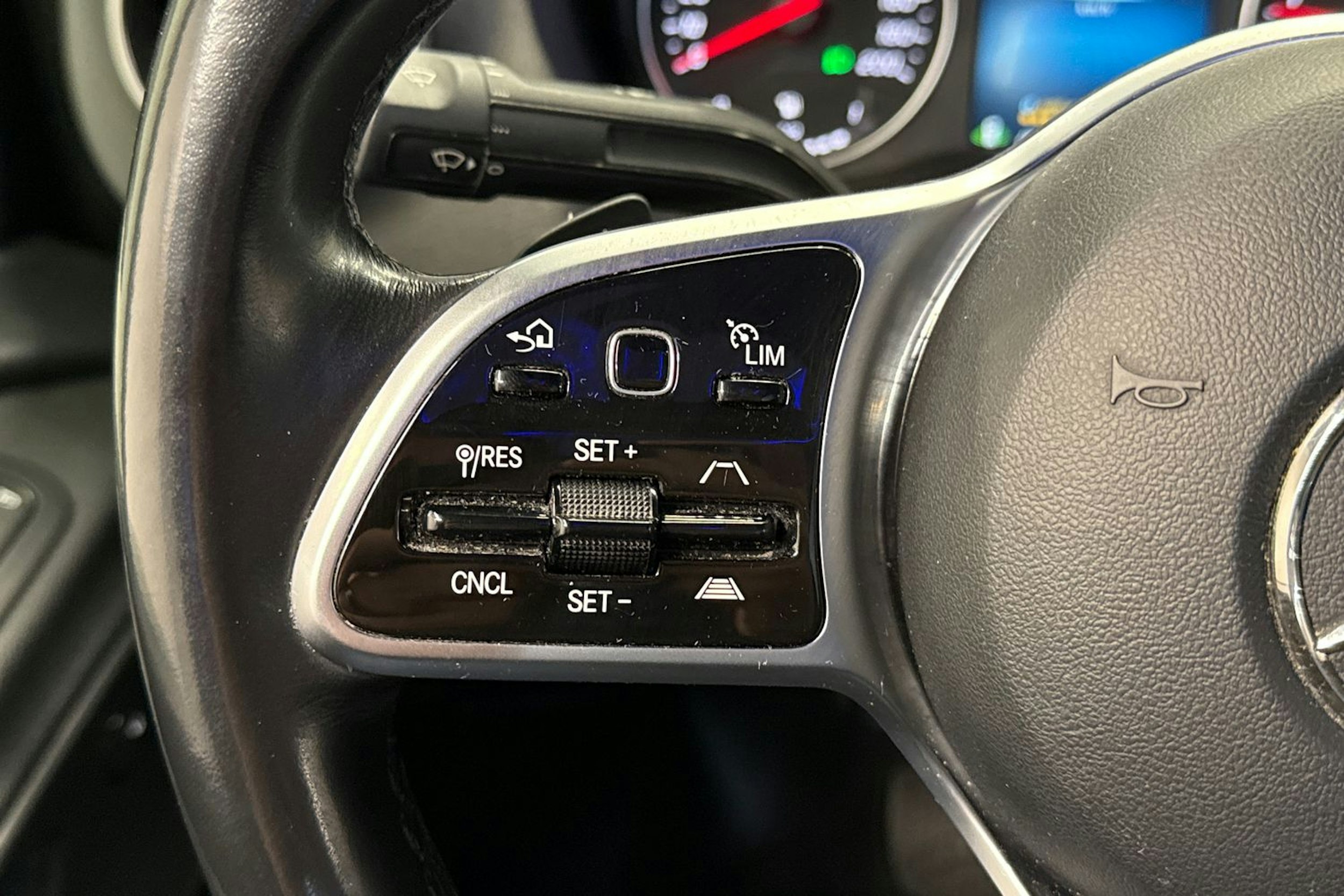 musta Mercedes-Benz Sprinter 2023 kuva 17.