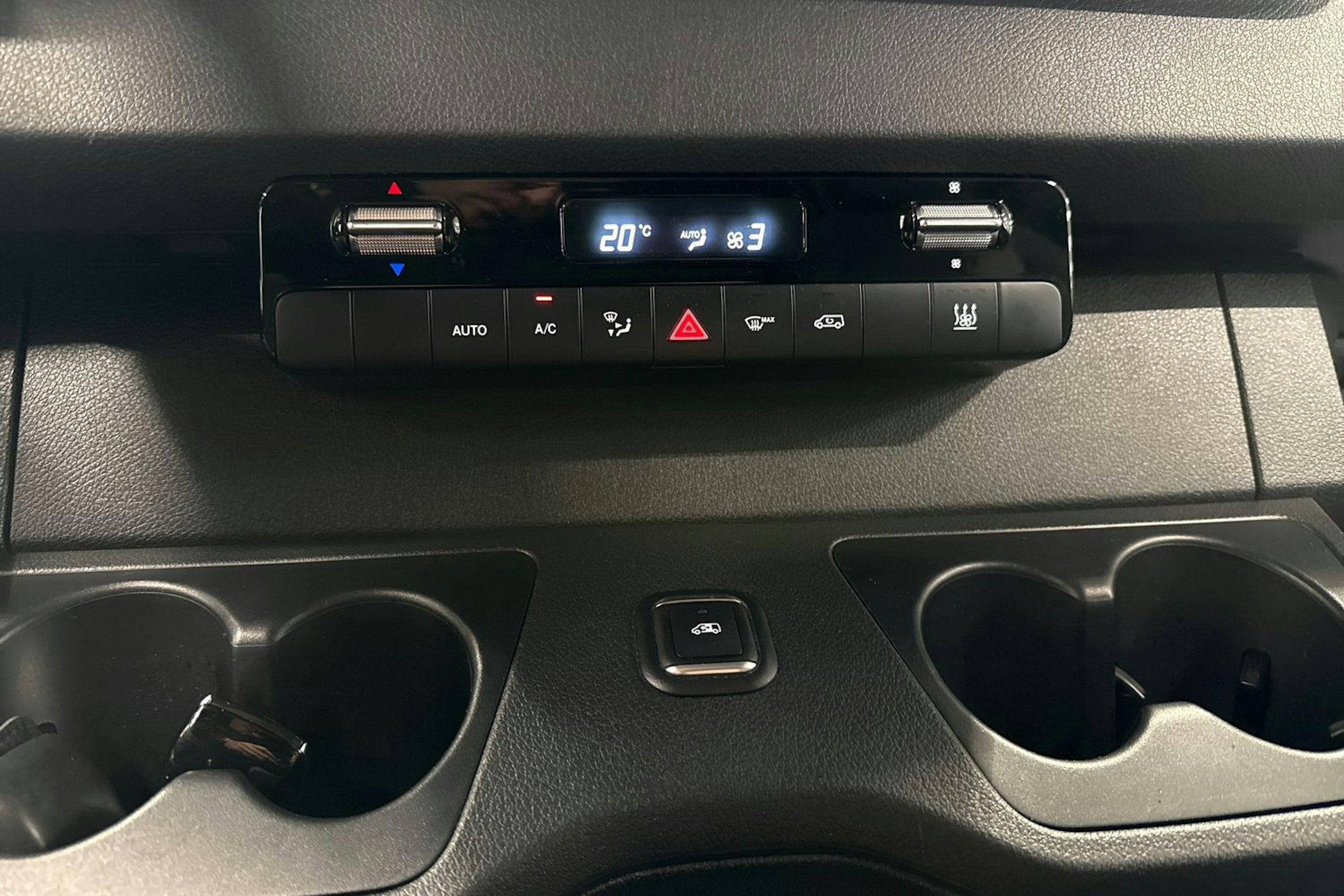 musta Mercedes-Benz Sprinter 2023 kuva 22.