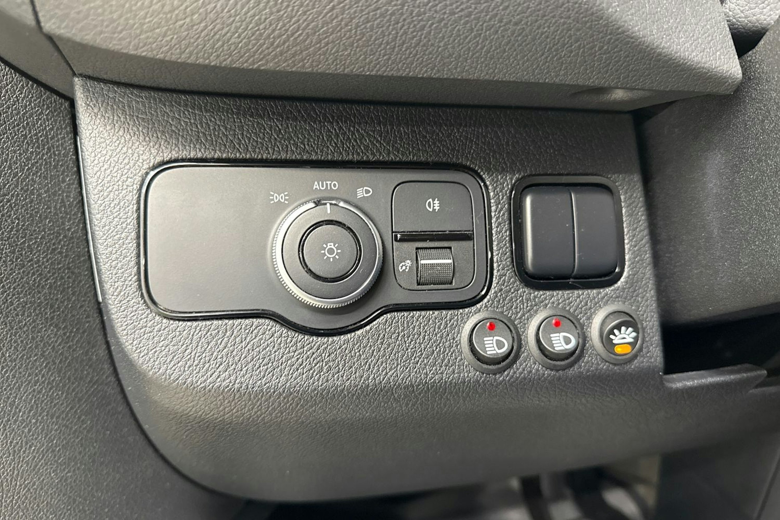 musta Mercedes-Benz Sprinter 2023 kuva 23.