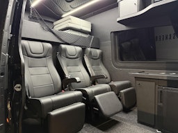 Musta Mercedes-Benz SPRINTER 2023 kuva 4.