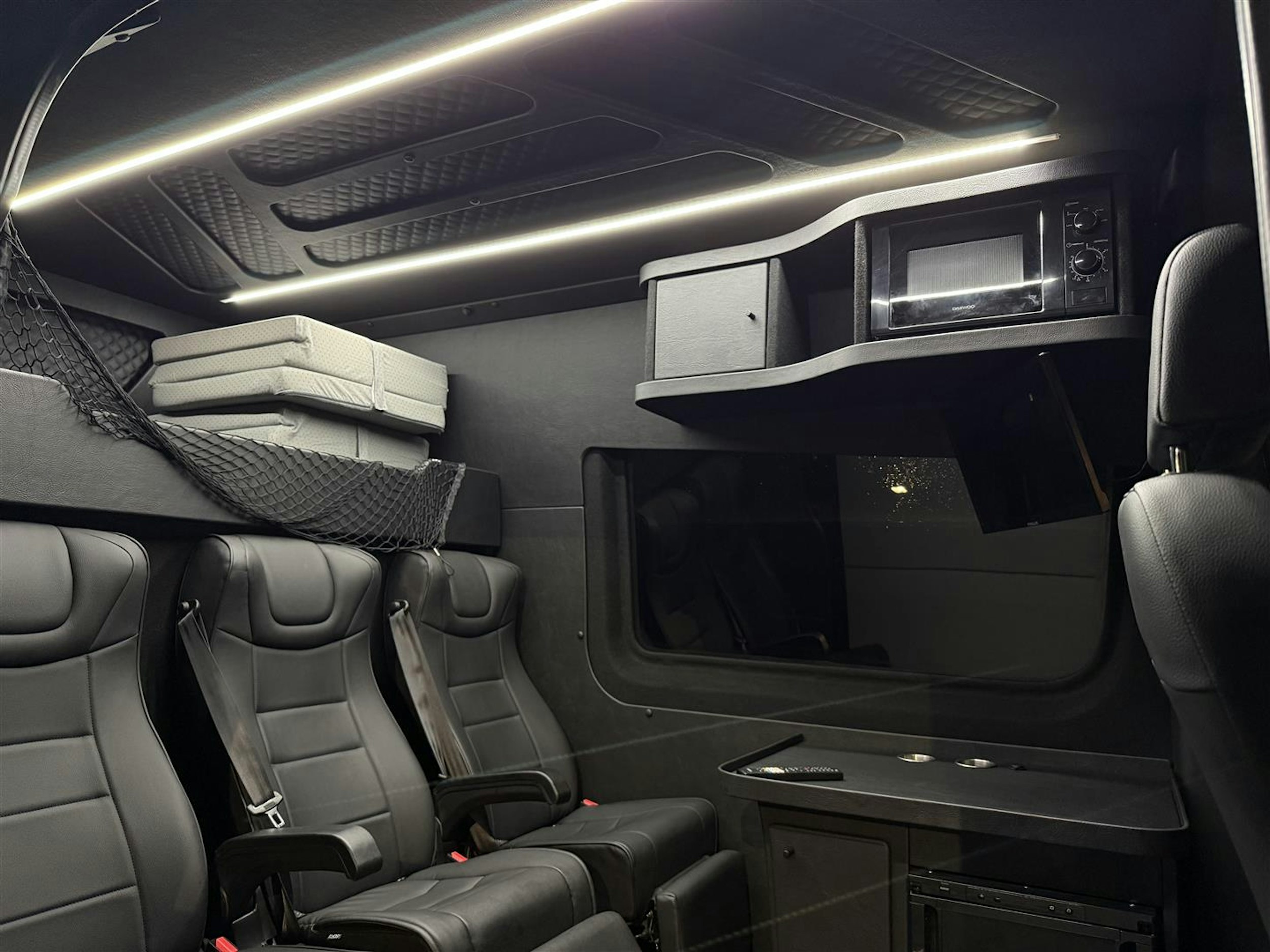 Musta Mercedes-Benz SPRINTER 2023 kuva 5.