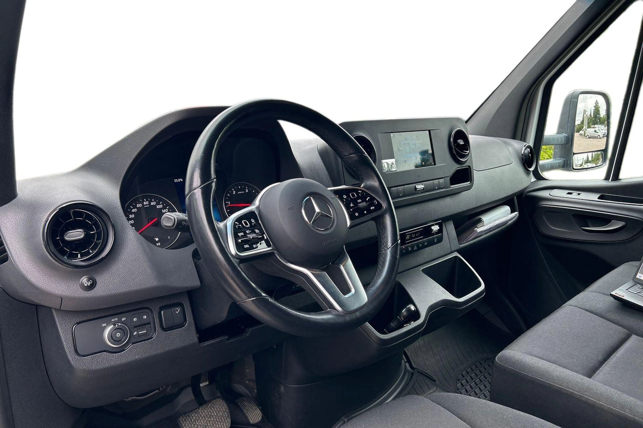 valkoinen Mercedes-Benz Sprinter 2023 kuva 3.
