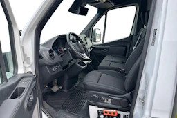 valkoinen Mercedes-Benz Sprinter 2023 kuva 6.