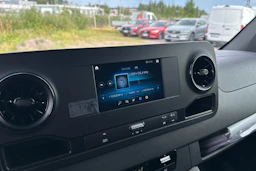valkoinen Mercedes-Benz Sprinter 2023 kuva 16.