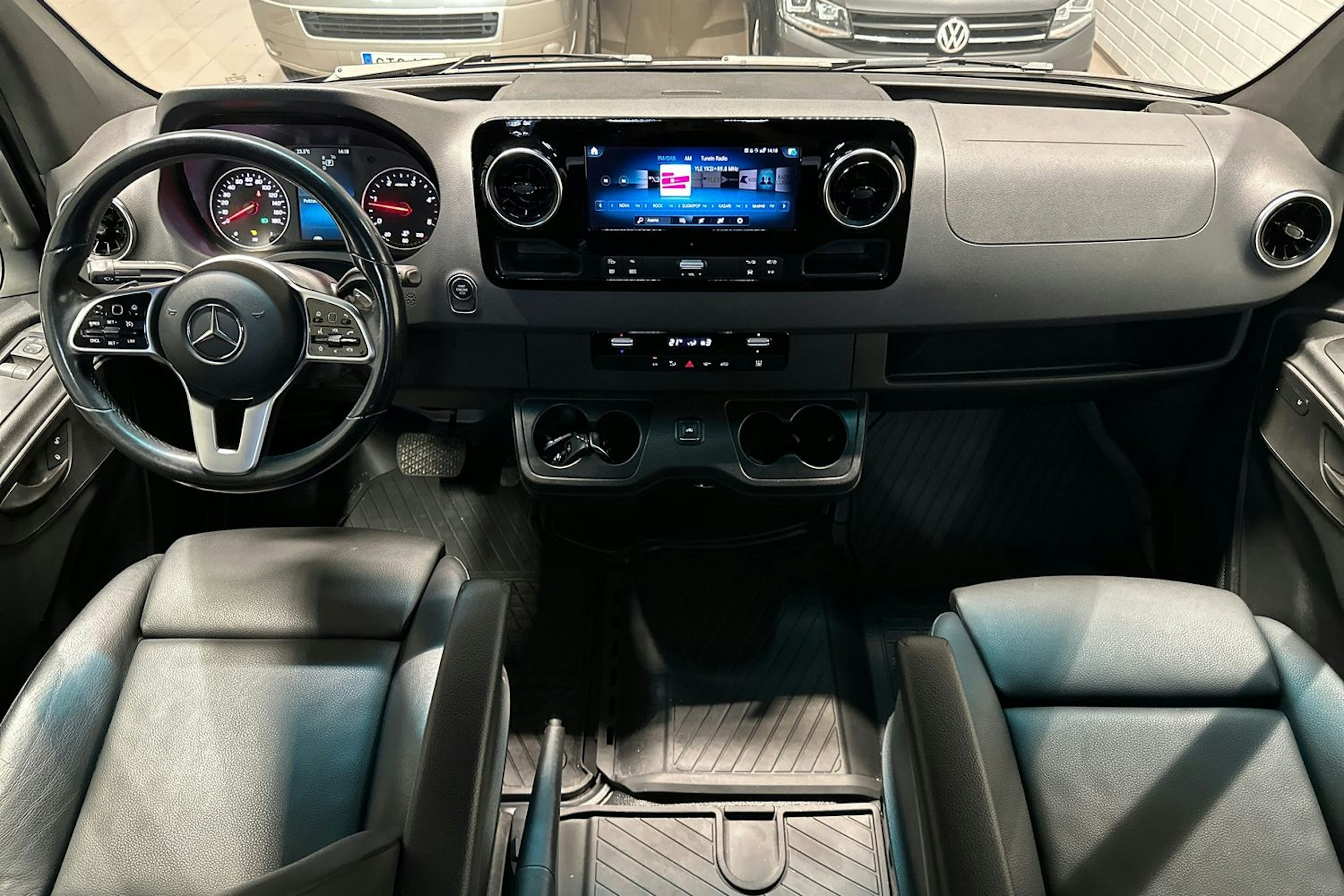 musta Mercedes-Benz Sprinter 2023 kuva 14.