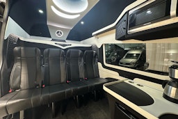 musta Mercedes-Benz Sprinter 2023 kuva 15.