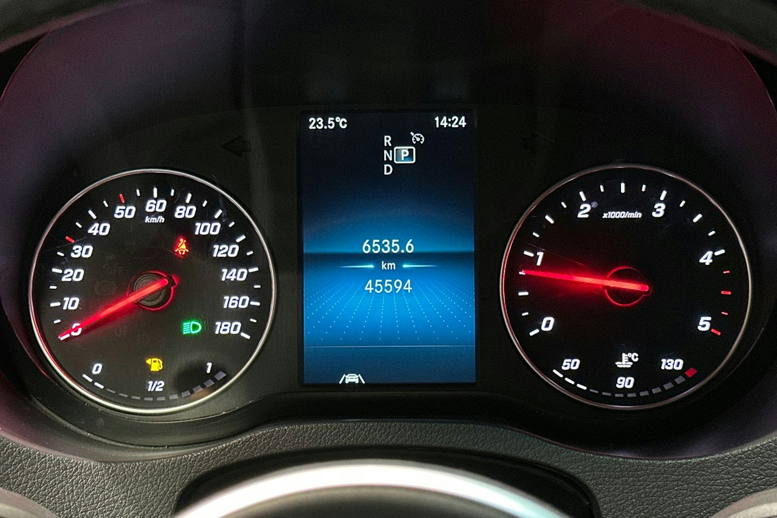 musta Mercedes-Benz Sprinter 2023 kuva 22.
