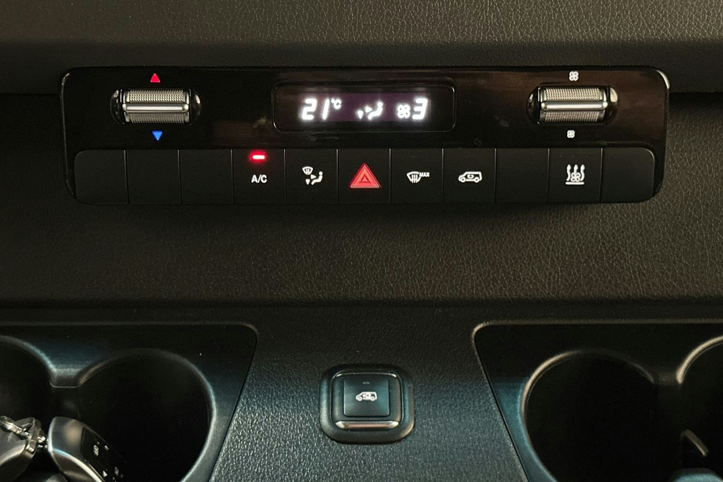 musta Mercedes-Benz Sprinter 2023 kuva 23.