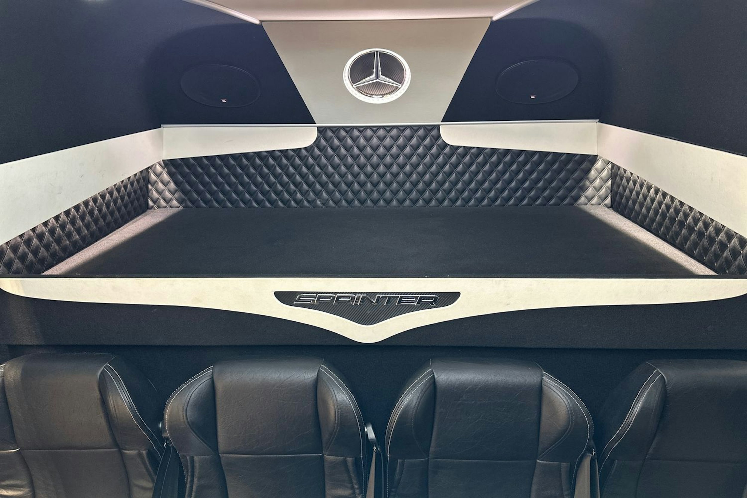 musta Mercedes-Benz Sprinter 2023 kuva 26.