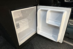 musta Mercedes-Benz Sprinter 2023 kuva 28.