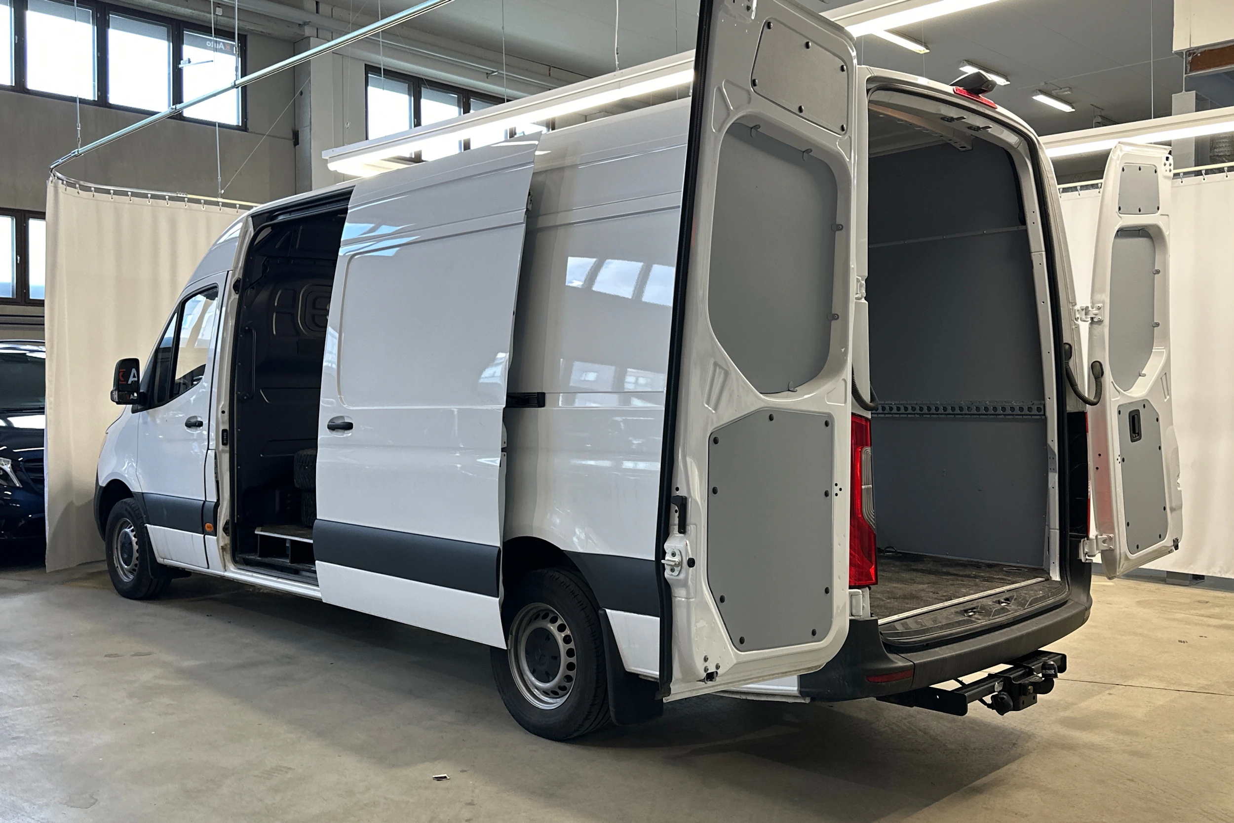 valkoinen Mercedes-Benz Sprinter 2023 kuva 5.